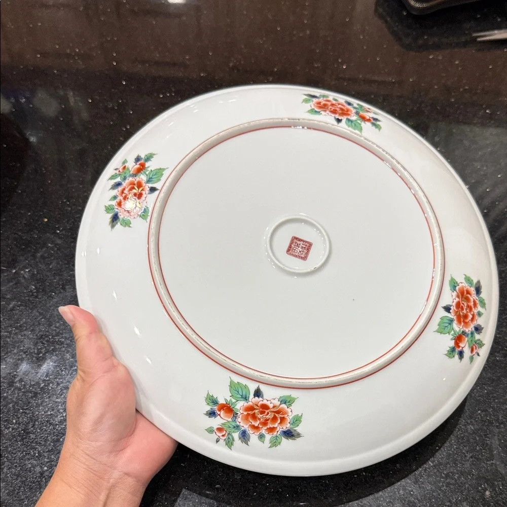 Exquisite Floral Patterned Plate - Picture 2 of 5